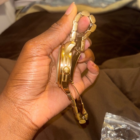 Michael Kors Gold Luxury Watch - Picture 4 of 9